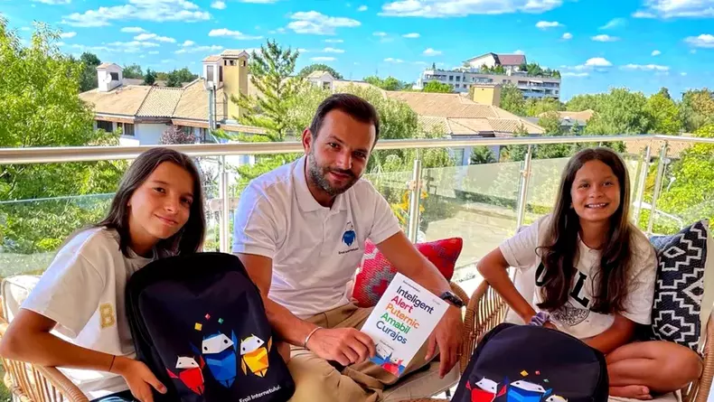 mihai-morar-si-fiicele-sala-gemene