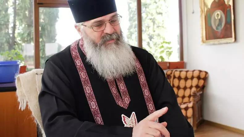 preot acuzat de agresiune