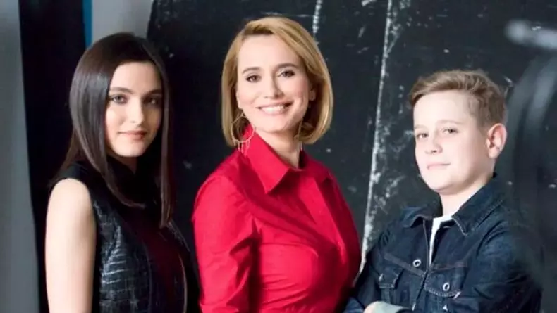 https___www.cancan.ro_wp-content_uploads_2019_01_andreea-esca-2-1