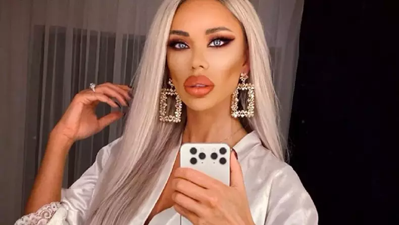 https___www.cancan.ro_wp-content_uploads_2021_01_bianca-dragusanu-telefon-i-phone-758x478-1