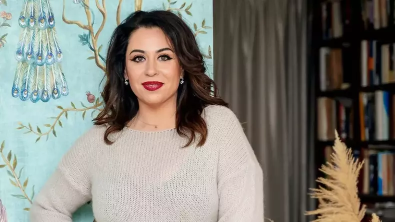 oana roman despre revolutie