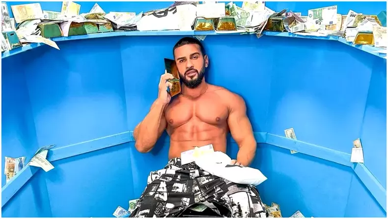 dorian-popa-vlogger-si-cantaret