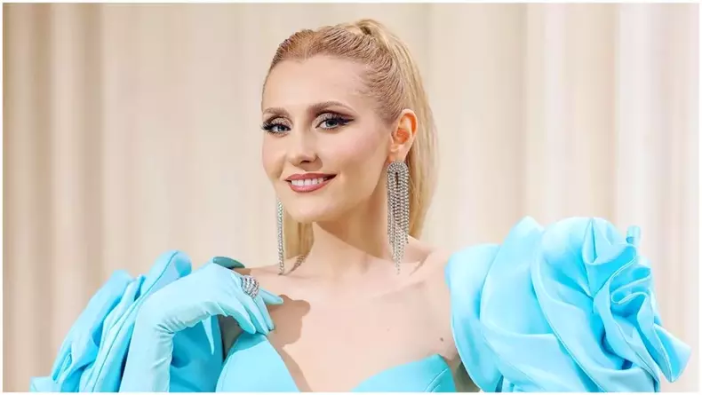 alina-sorescu-cantareata