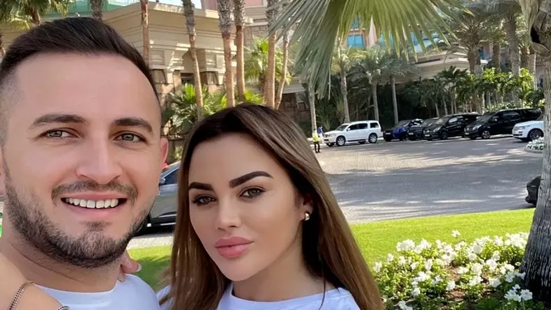 https___www.cancan.ro_wp-content_uploads_2021_12_carmendelasalciua_266350116_260832289371163_4270276057312316832_n-965x1200-1