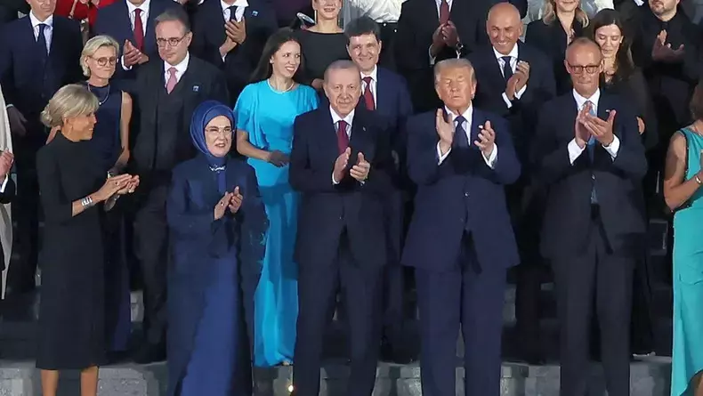 unde-au-stat-nicusor-dan-si-mirabela-gradinaru-la-poza-de-grup-cu-liderii-nato-facuta-la-ankara-2-e1783487887166 (1)