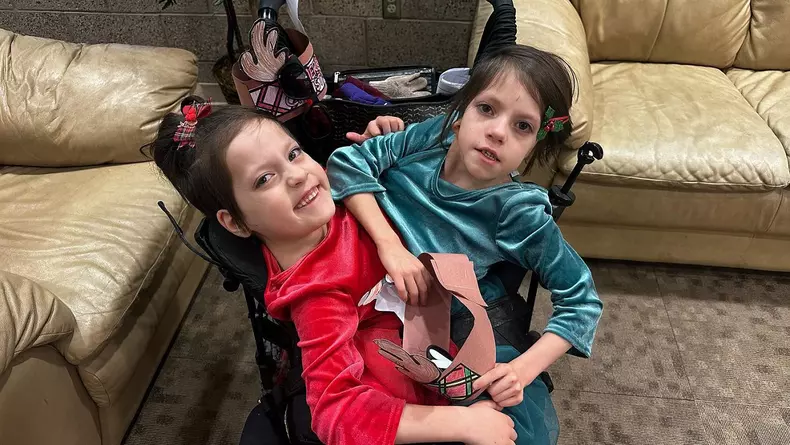 gemenele simeze Callie si Carter 6789