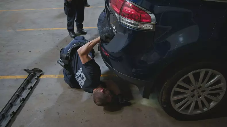 303_MobileMeth_ToCatchASmugglerUSA_LR_007