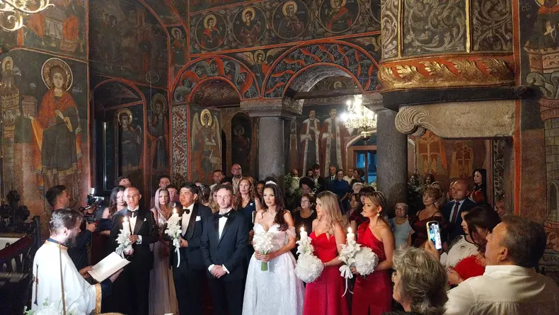 cristina-spatar-nunta-grandioasa-cu-sute-de-invitati.-cate-rochii-de-mireasa-a-imbracat-artista.-primele-imagini-1