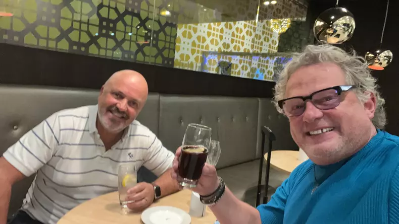 Anunțul lui Leonard Miron, după 22 de ani de relație cu iubitul lui. "Trebuie până la sfârșitul anului!"