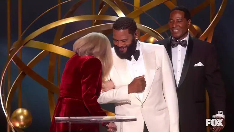 Christina Applegate gets a standing ovation as she walks out on stage with a cane to present at the Emmy Awards