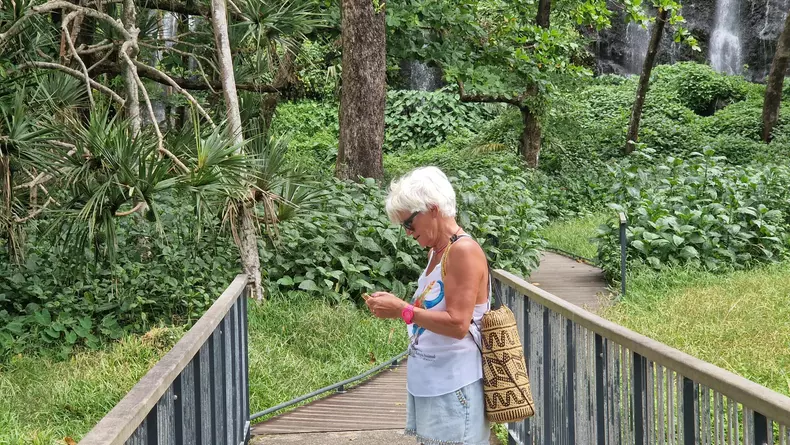 monica tatoiu in padure