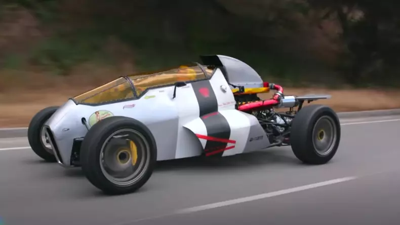 2-jet-z-avion-pe-roti-unicat-2