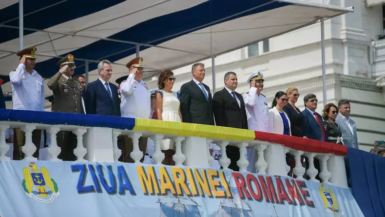 Președintele României Klaus Iohannis și soția lui, Carmen Iohannis, la festivitățile Zilei Marinei Române