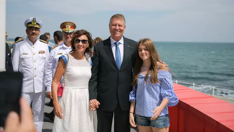 Președintele României Klaus Iohannis și soția lui, Carmen Iohannis, la festivitățile Zilei Marinei Române