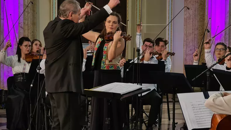 Cristina-Mandeal-si-Orchestra-Romana-de-tineret
