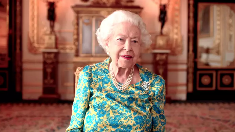 Queen reveals secret of her handbag to fictional bear Paddington in Platinum Jubilee  video sketch