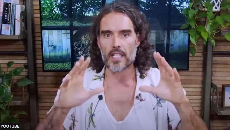 Russell Brand, acuzat de viol și abuz emoțional