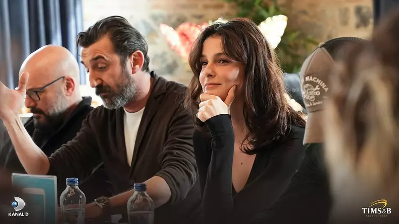 Eşref Rüya, imagini cu echipa serialului turcesc (2)