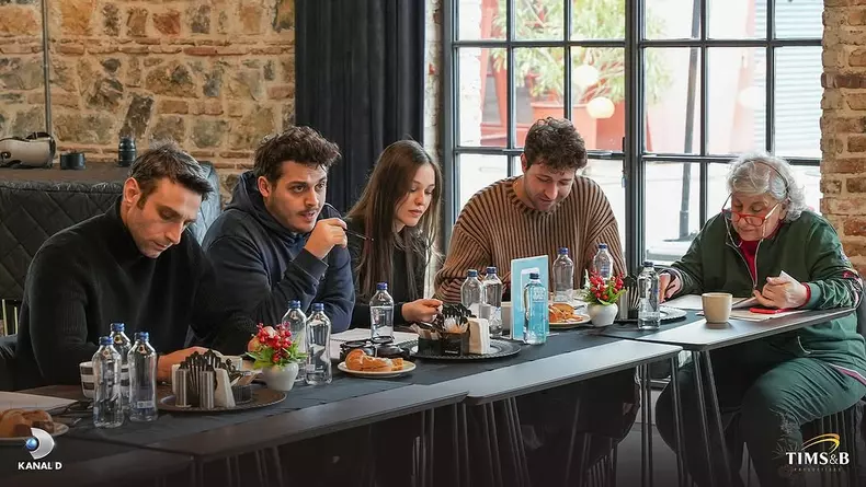 Eşref Rüya, imagini cu echipa serialului turcesc (8)