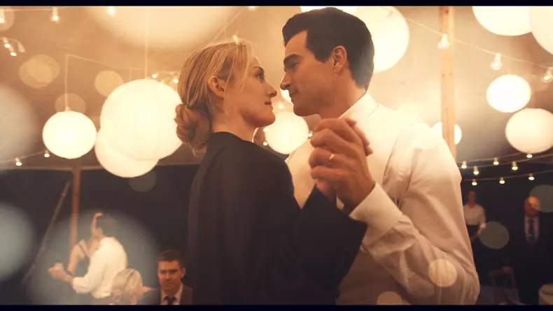 poveste-de-dragoste-john-f-kennedy-jr-si-carolyn-bessette-disney-plus-premiera (1)