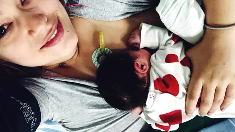 Feli - prima fotografie cu fiica ei, Nora Luna