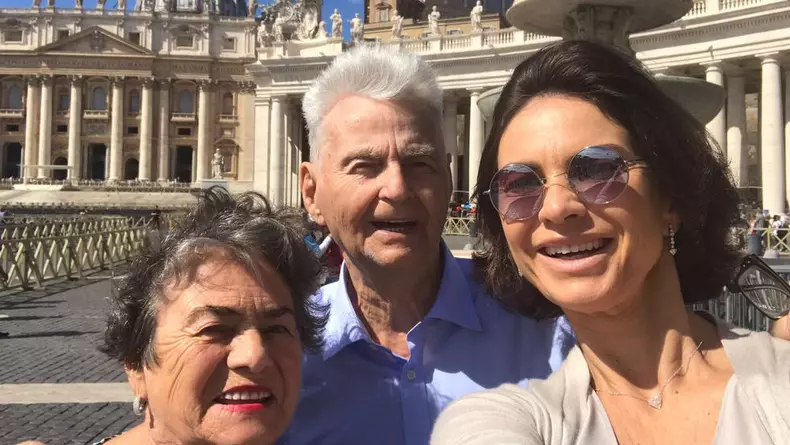 Ramona-Badescu-si-parintii-ei-la-Roma-Vatican