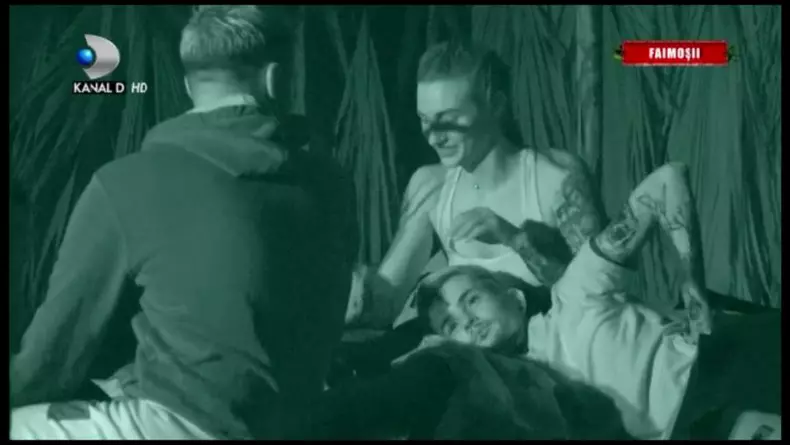 ana-si-zanni-se-saruta-in-noapte