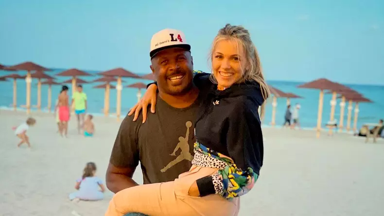 cabral-si-andreea-ibacka-pe-plaja