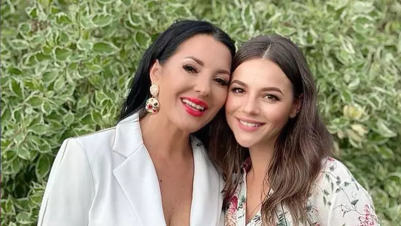 Angela Rusu si fiica ei cea mare