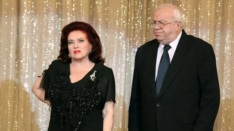 stela-si-arsinel-c-1000x563-1