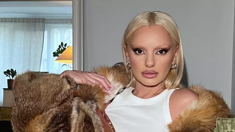 Alexandra Stan0
