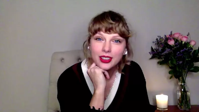 S-a logodit în mare secret. Cine este viitorul soț al artistei