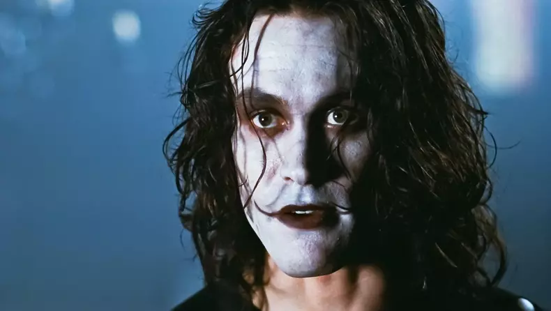 USA. Brandon Lee in a scene from the ©Miramax film: The Crow (1994). Plot: A man brutally murdered comes back to life as an undead avenger of his and his fiance's murder. Ref:  LMK110-J6751-200820Supplied by LMKMEDIA. Editorial Only.Landmark Media is
