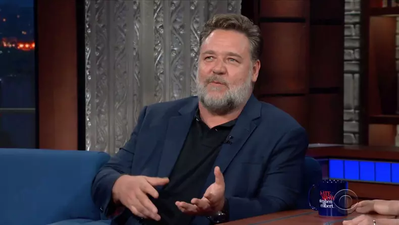 Gladiator star Crowe met his movie horse again after ten years and said the animal recognised him