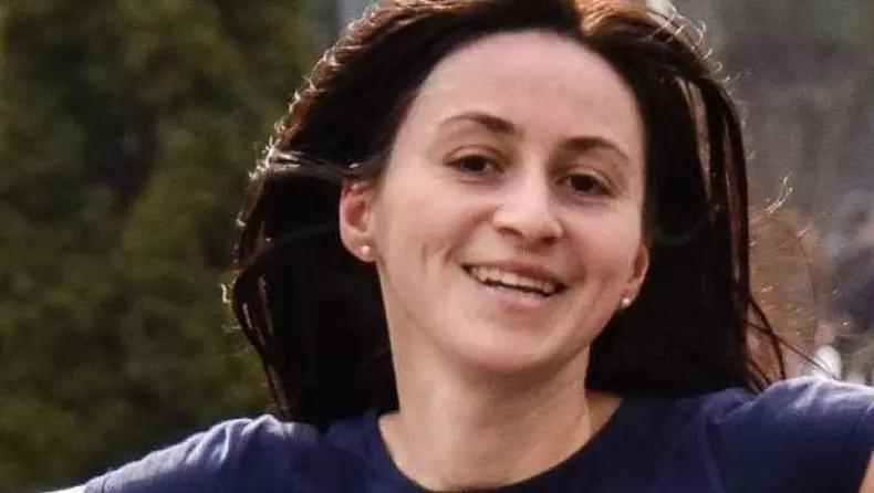 femeia-sfasiata-de-caini-Lacul-Morii-1