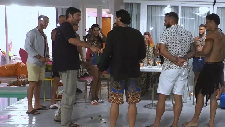 insula-iubirii-2023.-ema-sfasiata-de-durere.-in-ce-ipostaze-interzise-l-a-vazut-pe-iubitul-ei-cu-ispita-daria-7