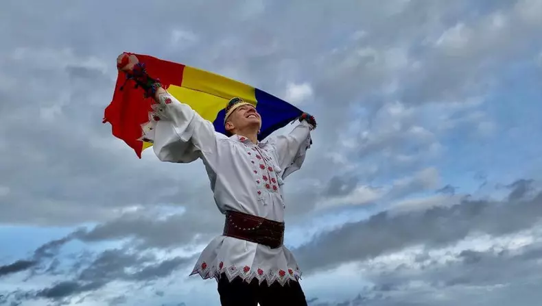 radu ille cu steagul romaniei
