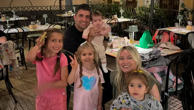 Laura Cosoi și Cosmin Curticăpean au aniversat zece ani de la logodnă. Unde a fost cerută actrița și cum arată inelul pe care l-a primit