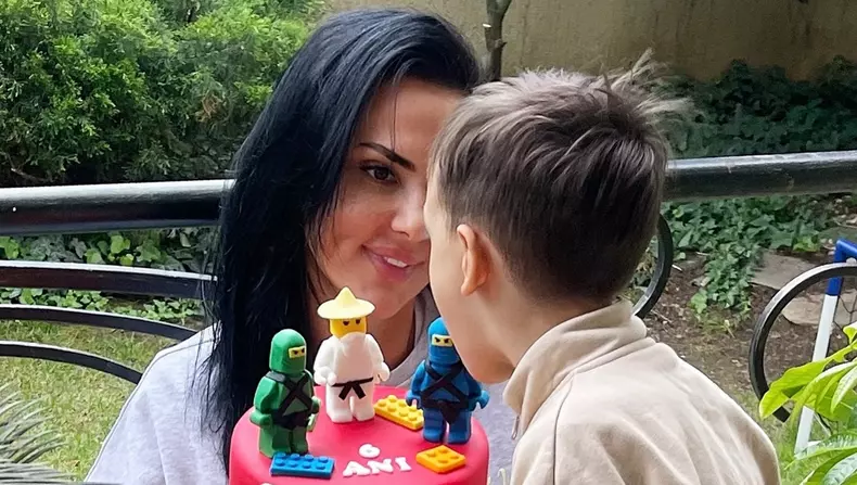 Alexandru Bănică, fiul cel mic al lui Ștefan Bănică Junior, a împlinit 6 ani. Lavinia Pîrva a publicat imagini rare de familie