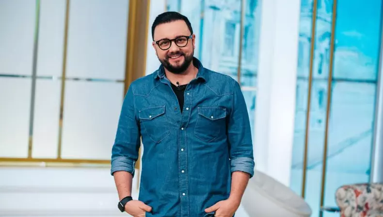 Cătălin Măruță, ironizat de Furnicuțele. Cum l-au întâmpinat pe prezentatorul Tv: „Fii antenă, barosane, că pro ai mai fost!”