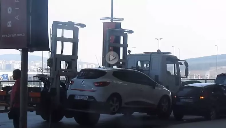 masina parcata ilegal