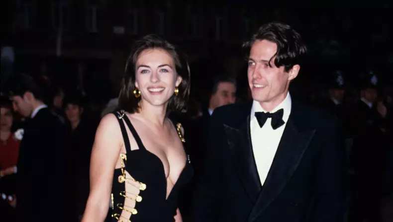 Elizabeth Hurley și Hugh Grant
