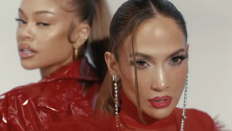 Images du vidéo-clip de "Can't get enough" avec Jennifer Lopez