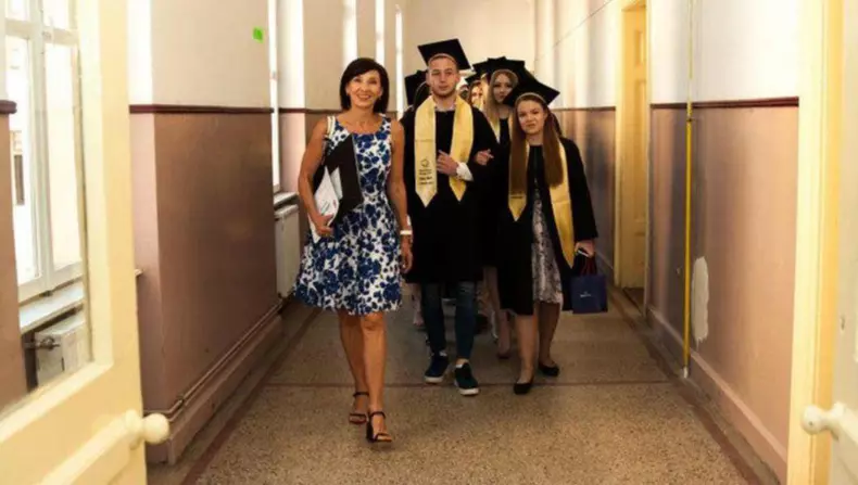 Carmen-Iohannis-in-prima-zi-de-scoala