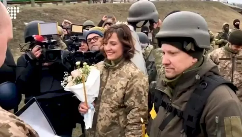 doi-militati-casatorit-Ucraina5
