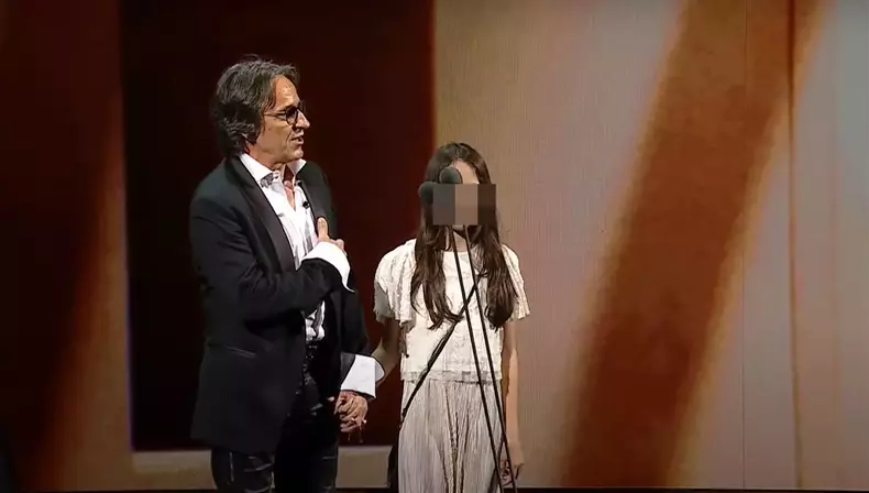 claudiu-bleont-si-a-cerut-iertare-public-dupa-ce-si-a-umilit-fiica-pe-scena-de-la-premiile-gopo-2025