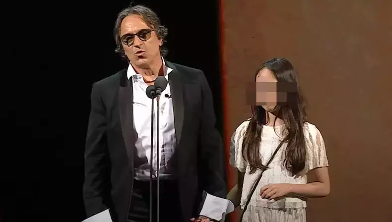 claudiu-bleont-si-a-umilit-fiica-pe-scena-la-premiile-gopo-2025-3