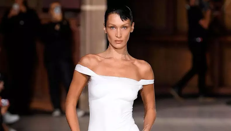 Bella Hadid la Corpeni