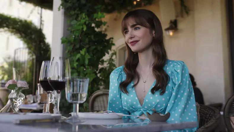 Emily in Paris. Lily Collins