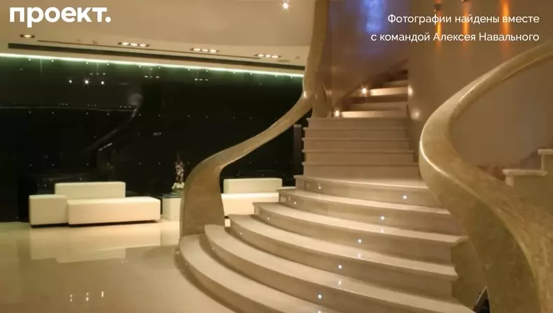 Vladimir Putin locuiește cu iubita sa, gimnasta Alina Kabaeva, și copiii lor într-un palat de lux (7)